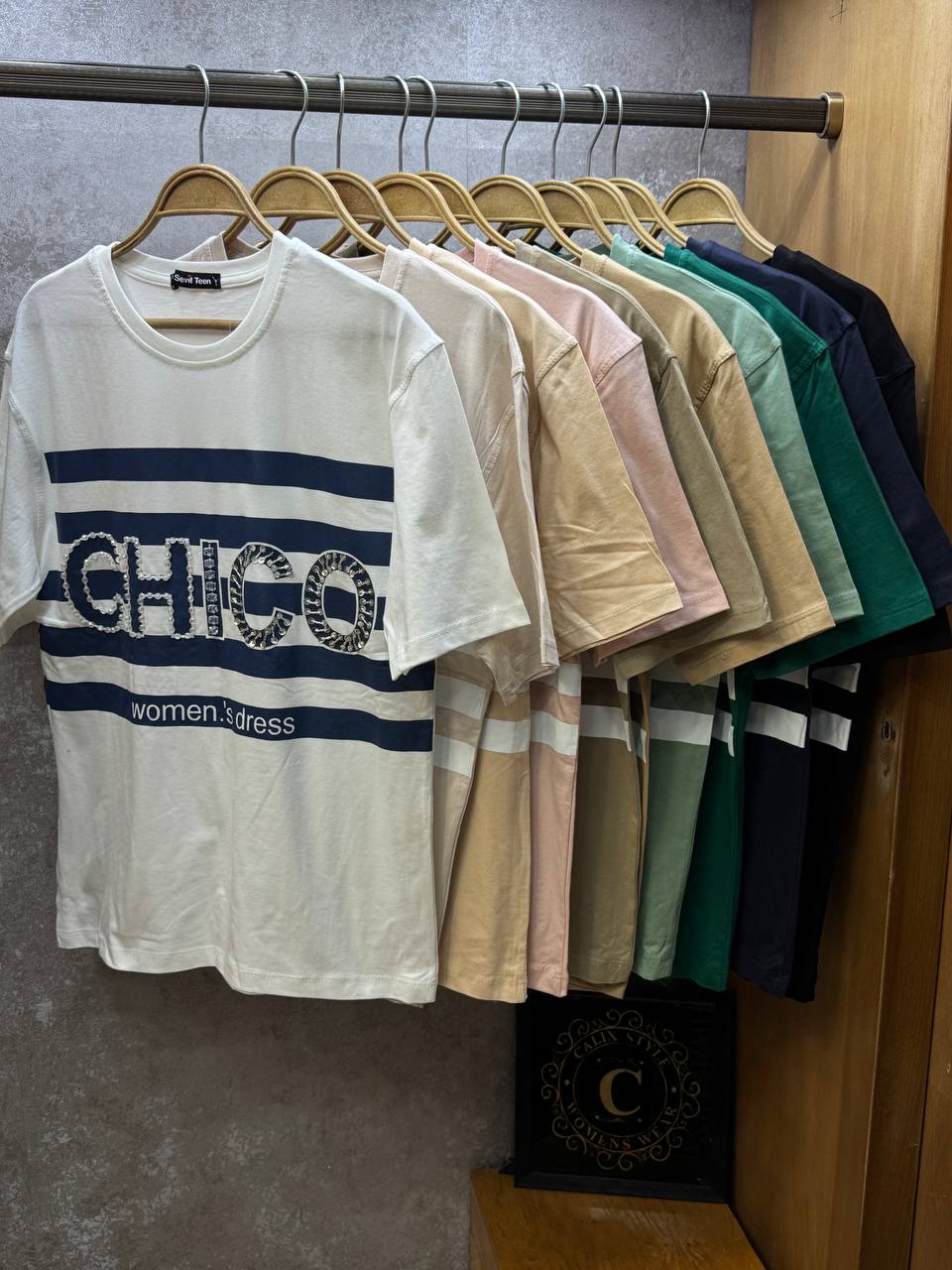 تیشرت زنانه کرم با طرح چاپی CHICO مناسب استایل روزمره