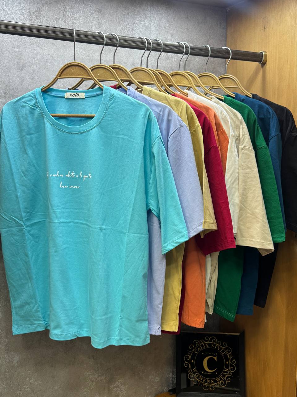 مجموعه تیشرت زنانه ساده رنگی با نوشته انگلیسی روی سینه