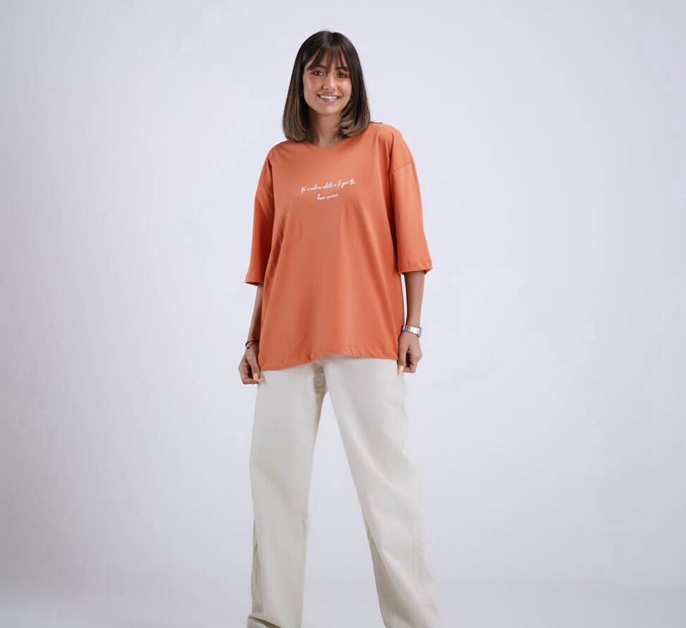 مجموعه تیشرت زنانه ساده رنگی با نوشته انگلیسی روی سینه